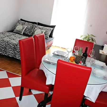 Apartment Center Split