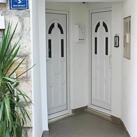 Center Διαμέρισμα *